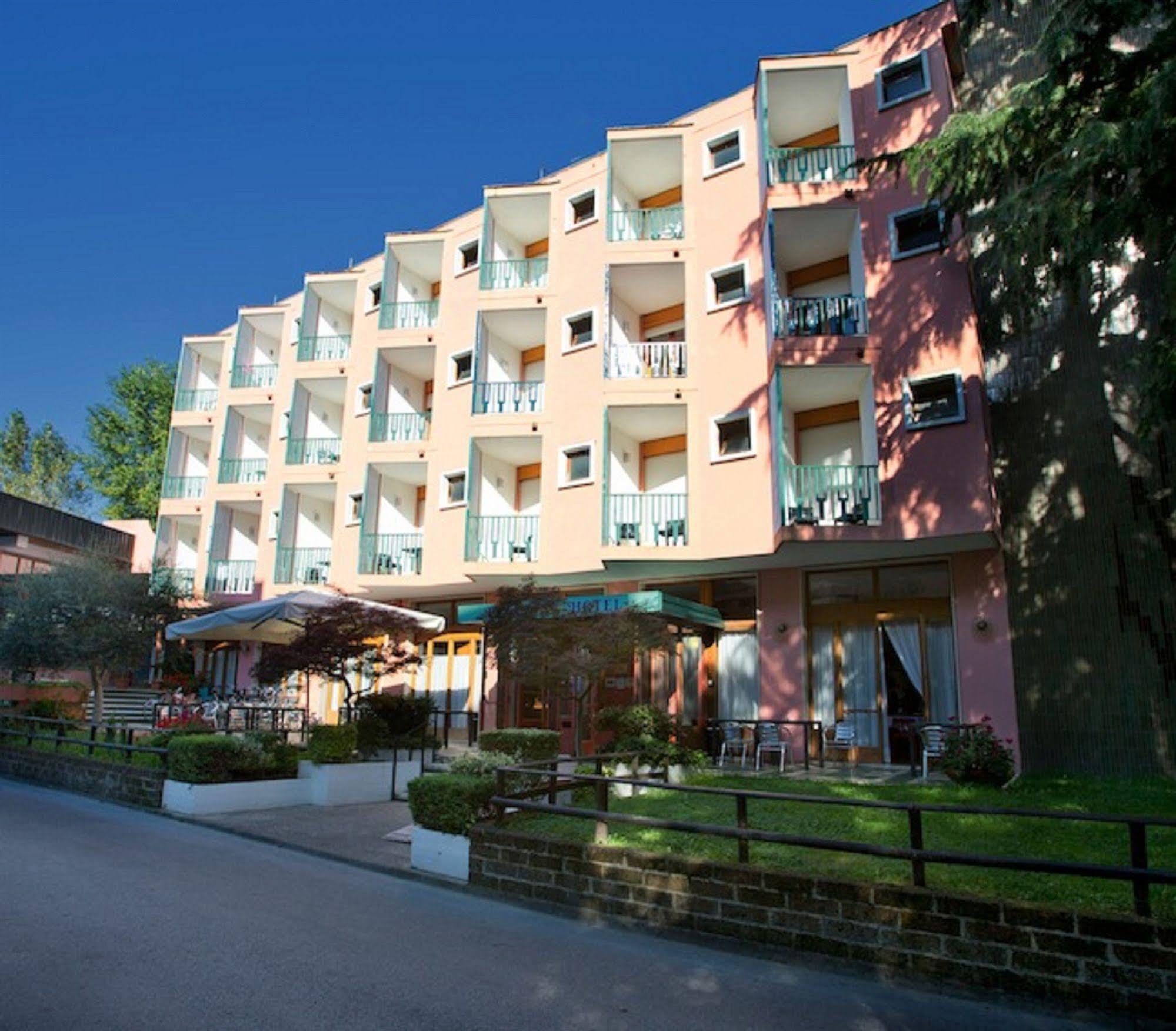 Hotel Plaza 3*